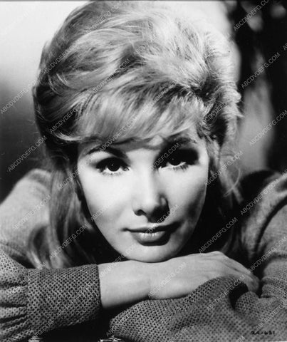 beautiful portrait Susan Hampshire 8819-11