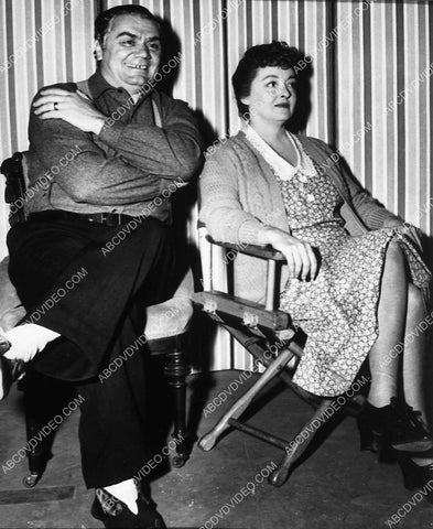 candid Ernest Borgnine and Bette Davis 8832-21