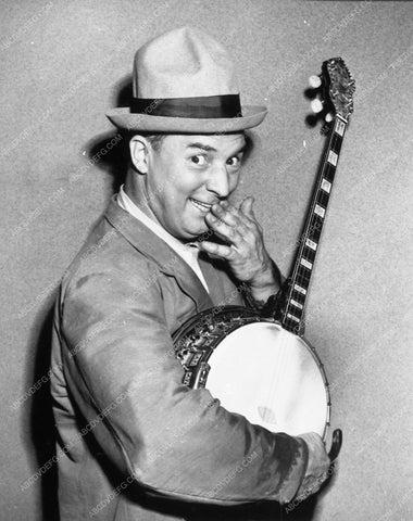 musician Gene Sheldon and his banjo 8943-16