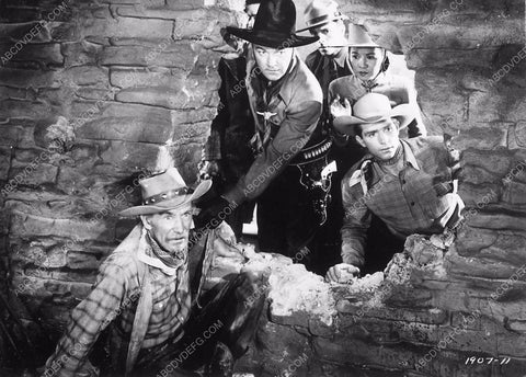 William Boyd Andy Clyde and cast unknown Hopalong Cassidy film 8954-21