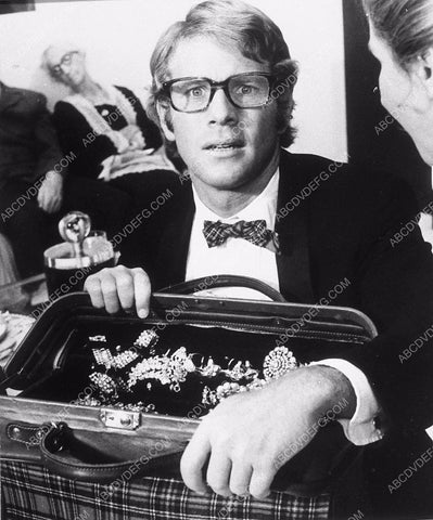Ryan O'Neal and the jewels film What's Up Doc 8969-31