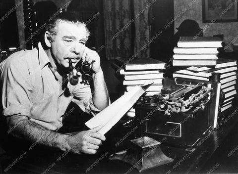 Lon Chaney Jr. candid at home 8995-12