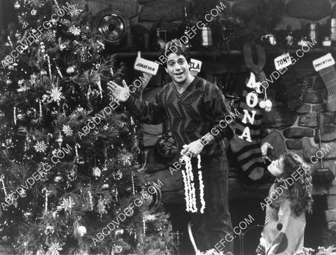 Tony Danza Alyssa Milano decorate the Christmas Tree TV Who's the Boss 8B11-042