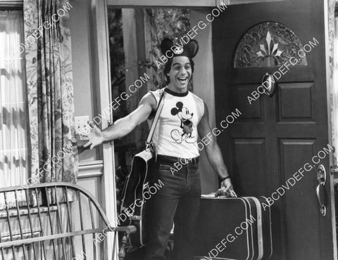 Tony Danza goes Mickey Mouse crazy TV Who's the Boss 8B11-045