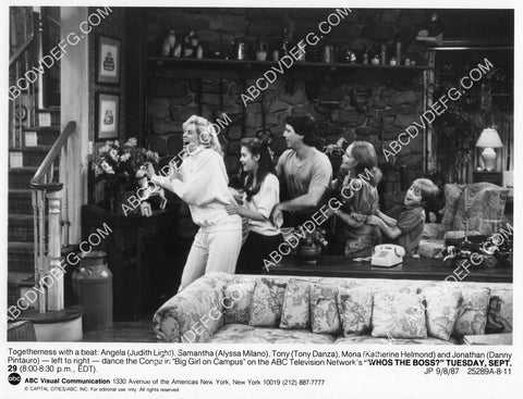 Judith Light Alyssa Milano Tony Danza Katherine Helmond dance the Conga TV Who's the Boss 8B11-079