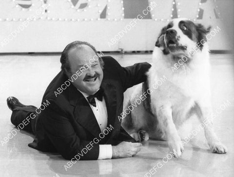 William Conrad sings to a St. Bernard dog TV The Dean Martin Show 8B11-507