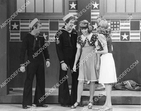 Vicki Lawrence and guest stars TV The Carol Burnett Show 8B11-616