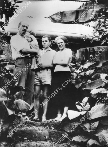 news photo Arthur Hanns Wittmer Family on Charles Island Galapagos 8B11-801