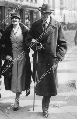 Marjorie Rambeau & husband A.E. Anson leaving Manton divorce trial 8B11-808