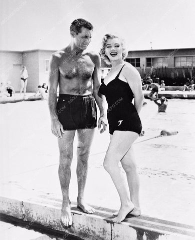 Marilyn Monroe Cary Grant in swimwear film Monkey Business 8b03-011