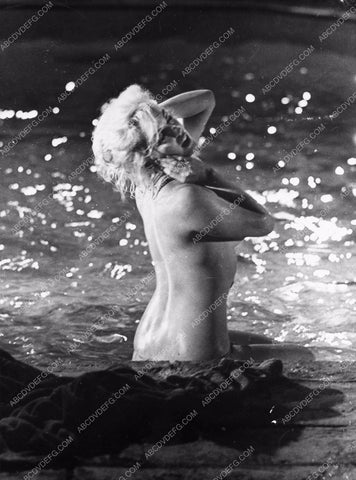 Marilyn Monroe bare in the water portrait 8b03-013