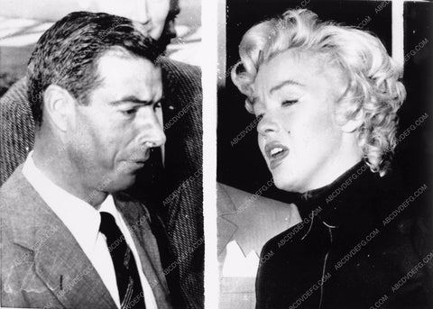 news photo Joe DiMaggio Marilyn Monroe 8b03-033