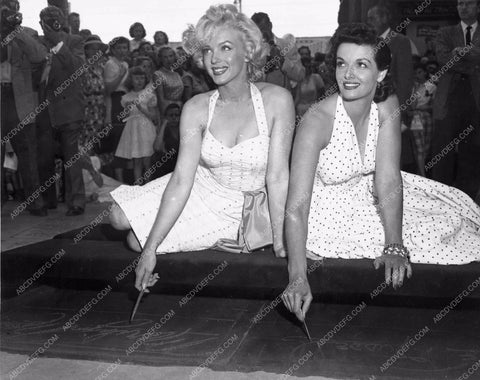 Marilyn Monroe Jane Russell put their hands cement Chinese Theatre 8b03-040