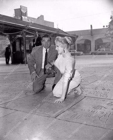 Steve Cochran and Norma Sykes at Grauman's Chinese Theatre 8b03-048