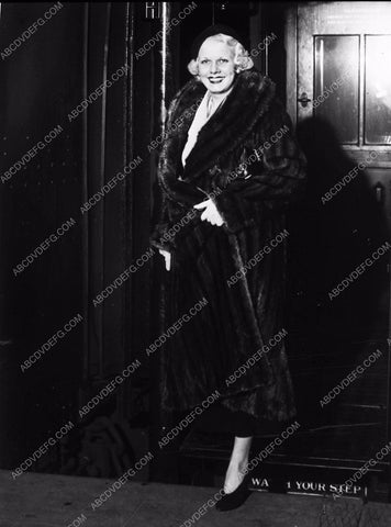 Jean Harlow beautiful in fur 8b03-147