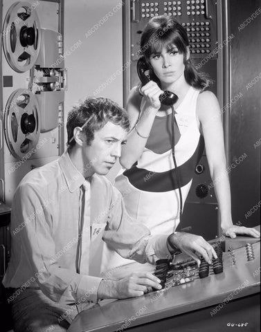 Noel Harrison and babe TV show The Girl from U.N.C.L.E. 8b03-154