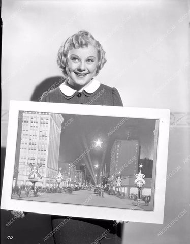 Sonja Henie with proposal for Hollywood development 8b03-179