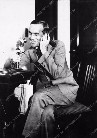 Al Jolson on the telephone 8b03-314