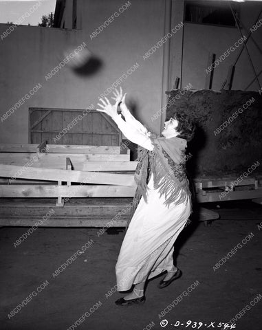 wide receiver Jennifer Jones behind scenes Columbia Studios 8b03-366