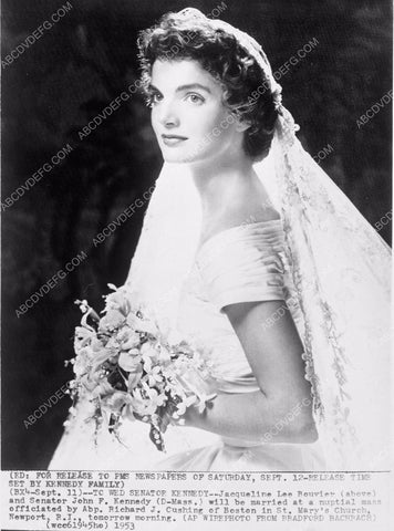 news photo Jacqueline Lee Bouvier to wed Senator John F Kennedy 8b03-407