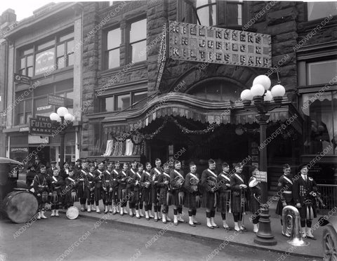 Scottish pride Kill Rogers in Jubilo & Kilties Band Los Angeles 8b03-420
