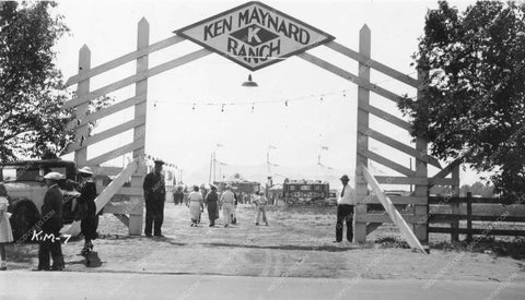 Ken Maynard Ranch with circus wagons in background 8b03-782