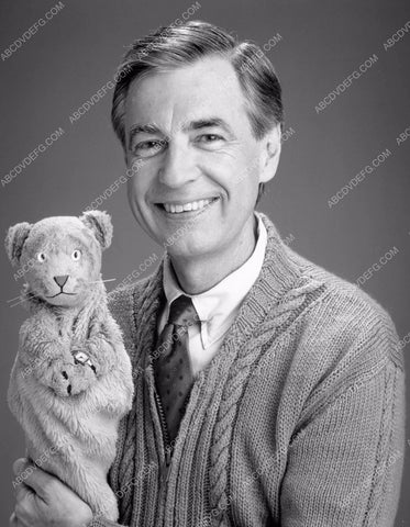 Fred Rogers and sock puppet TV show MisteRogers 8b4-037