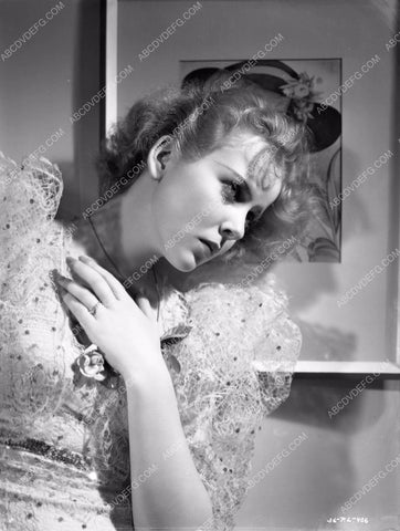 Ida Lupino hair style and wardrobe shots One Rainy Afternoon 8b4-378