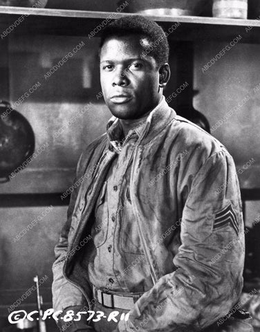 Sidney Poitier in sergeant uniform 8b4-499