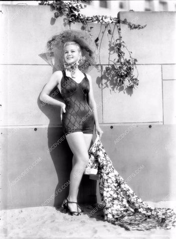 Jean Rogers models new sexy swimsuit in black and white 8b4-663