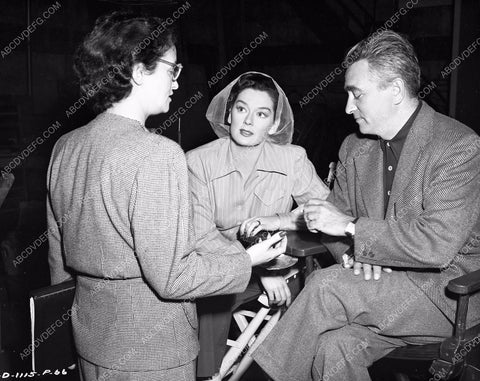 Rosalind Russell behind the scenes Columbia Studios 8b4-699