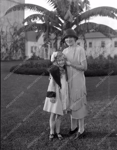 Mary Pickford and child star or relative 8b4-874