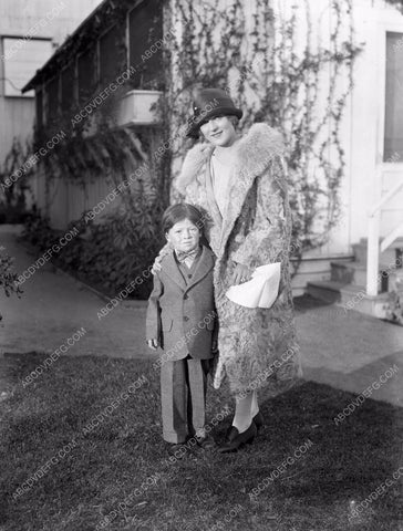 Mary Pickford and child star or relative 8b4-889