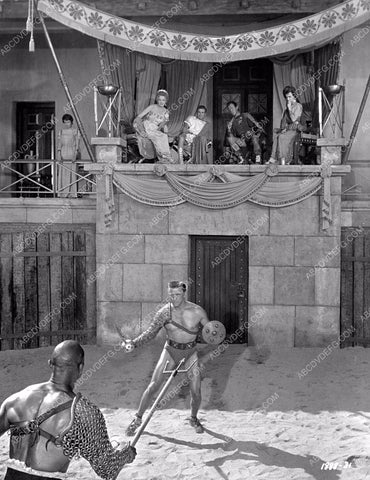 Kirk Douglas Woody Strode gladiator battle film Spartacus 8b5-074