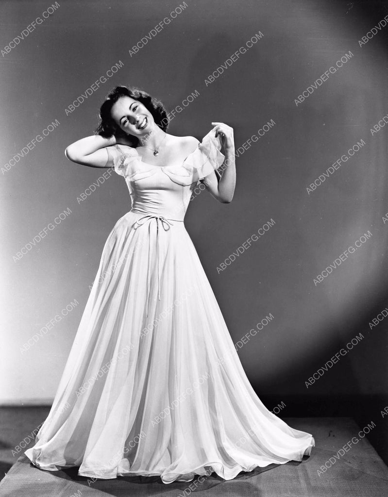 Elizabeth Taylor wardrobe costume shot 8b5-219 ABCDVDVIDEO Elizabeth Taylor wardrobe costume shot 8b5-219 ABCDVDVIDEO