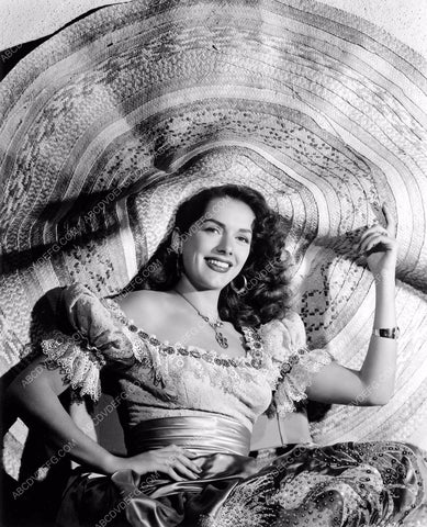 Jinx Falkenburg in gigantic sombrero film The Gay Senorita 8b6-056