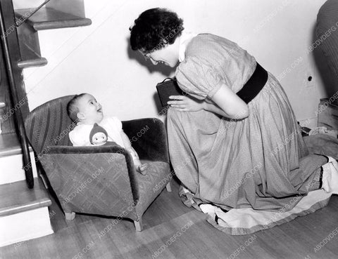 Mrs Esther Van Dekker and her brownie camera MGM Marie Antoinette 8b6-061