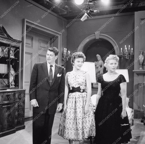 Ronald Reagan Diane Brewster TV G.E. Theater ep Nobody's Child 8b6-250
