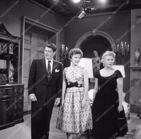 Ronald Reagan Diane Brewster TV G.E. Theater ep Nobody's Child 8b6-262