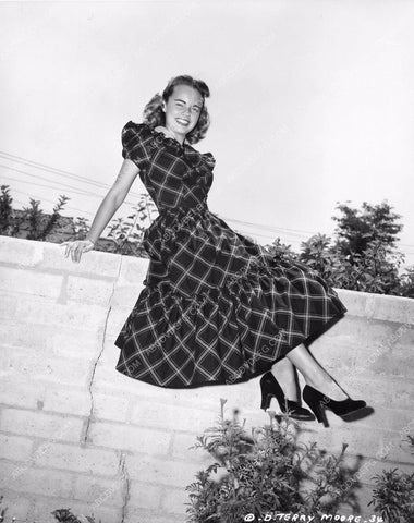 Terry Moore poses in her backyard in Pasadena 8b6-433