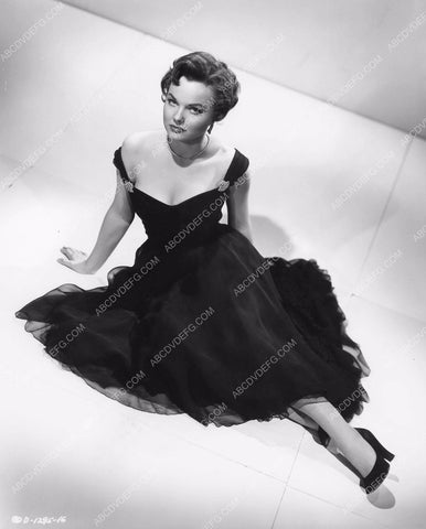 Wanda Hendrix in glamorous portrait 8b6-453