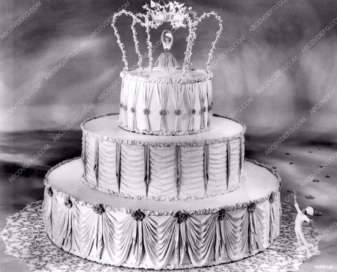 Leslie Caron wedding cake from ballet version The Glass Slipper 8b6-497