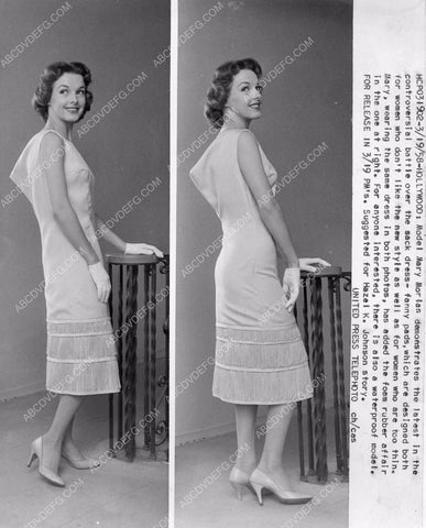 model Mary Morlas demonstrates controversial sack dress 8b6-589