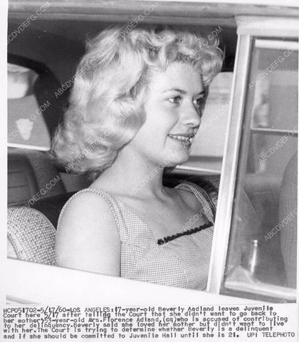 crime photo 17 year old Beverly Aadland leaving juvenile court 8b6-667