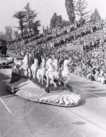 Pasadena Tourn of Roses Parade Glendale Stagecoach float 8b6-686