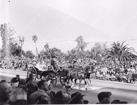 Pasadena Tourn of Roses Parade horse drawn carriage & folks 8b6-695