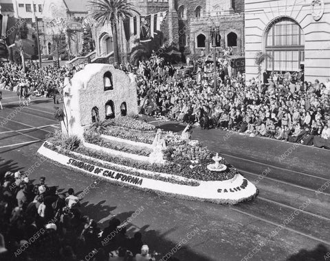 Pasadena Tourn of Roses Parade Standard of California float 8b6-717