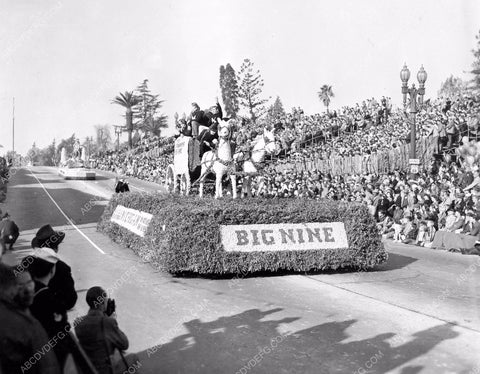 Pasadena Tourn of Roses Parade Big Nine float 8b6-723