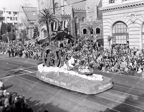 Pasadena Tourn of Roses Parade Altadena Sutter's Mill float 8b6-728