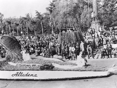 Pasadena Tourn of Roses Parade Altadena St. Valentines Day float 8b6-750